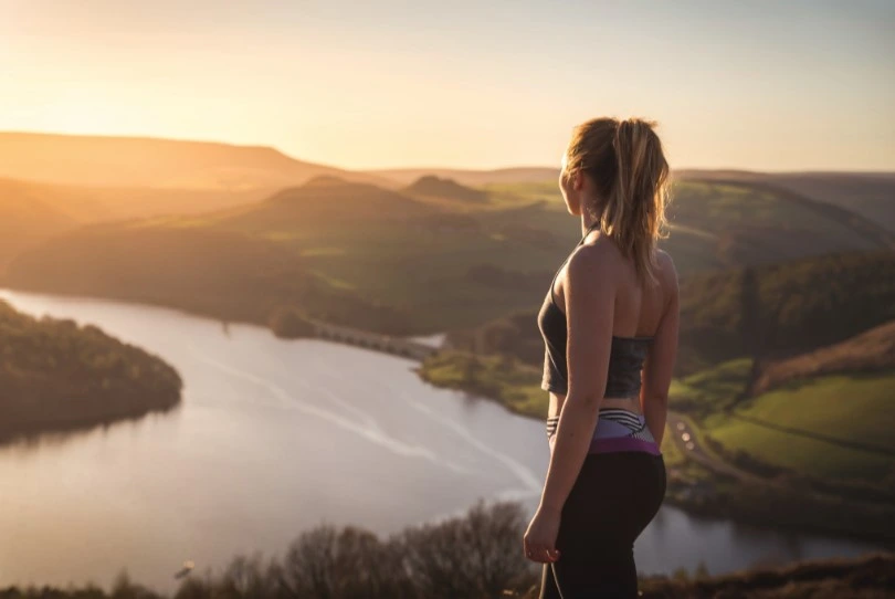 Beauty Refined + - young-female-dietitian-holding-apple-and-grapefruit